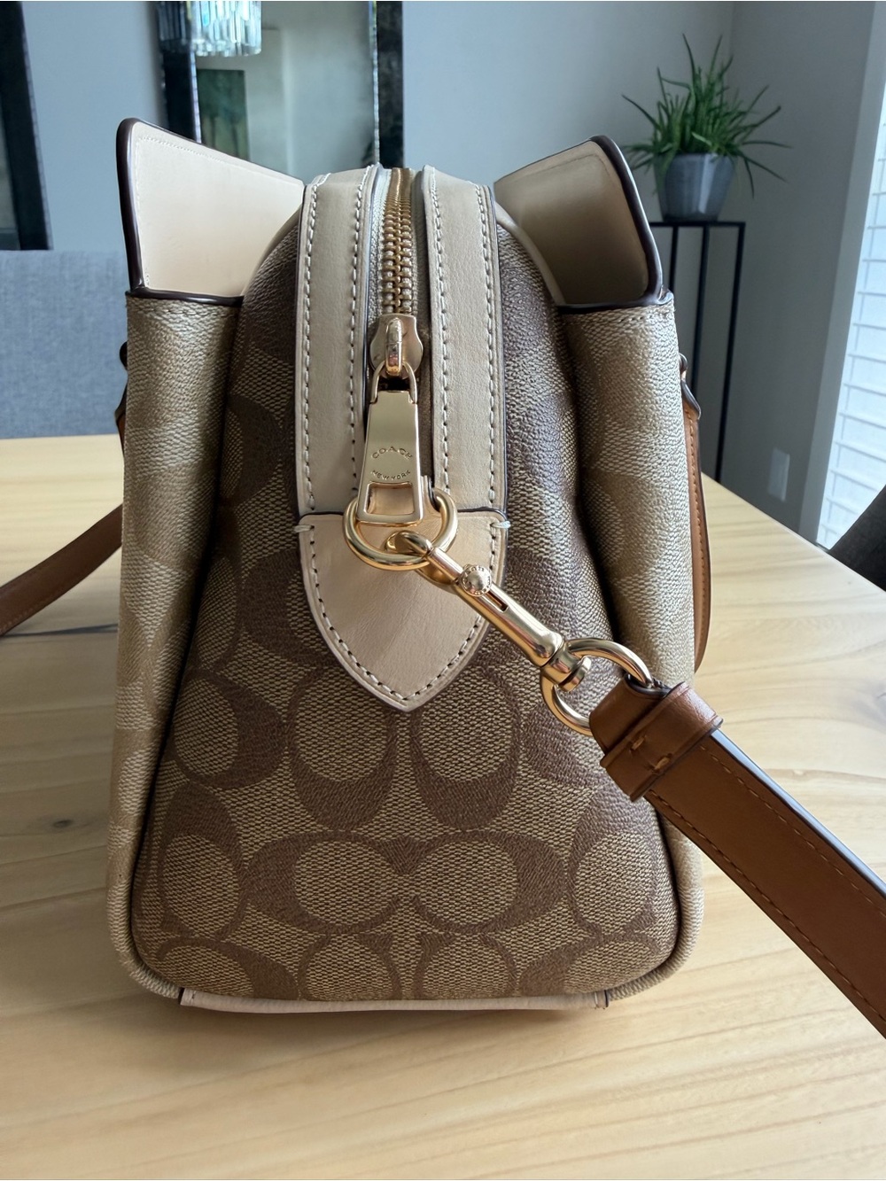 Coach Darcie Carryall Signature Bag - Picture 8 of 8